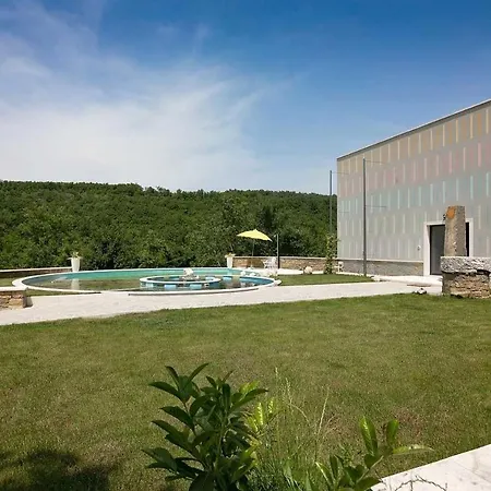 Bura Art Vakantiehuis Momjan
